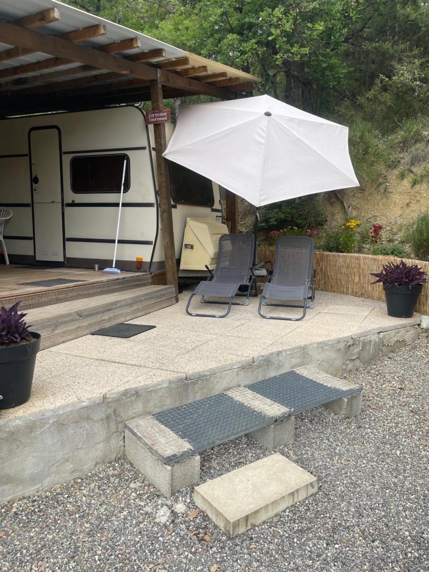 Caravanes De Provence Aiglun  ภายนอก รูปภาพ